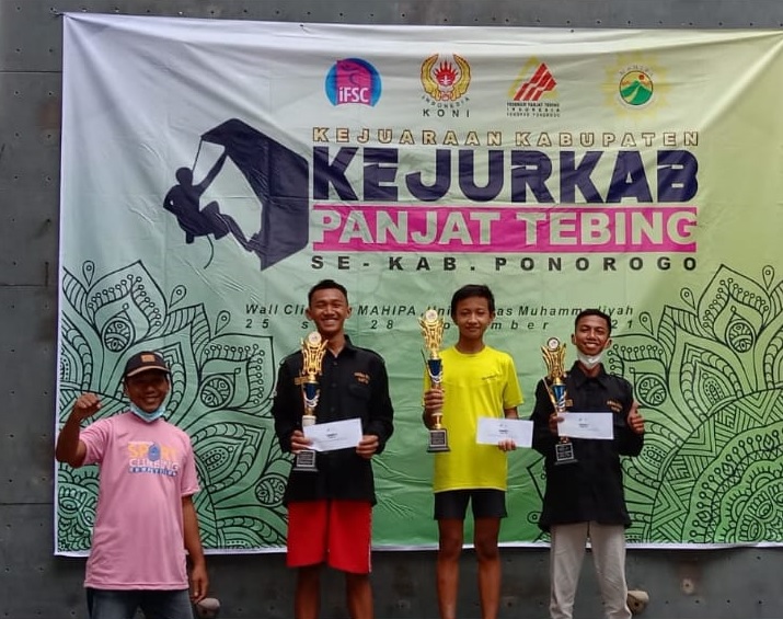 JUARA LOMBA PANJAT TEBING SE KABUPATEN PONOROGO