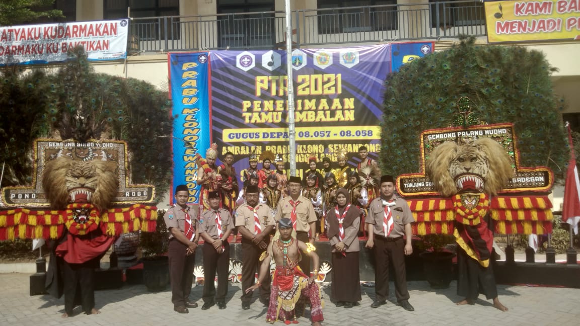 PENERIMAAN TAMU AMBALAN 2021 GUGUS DEPAN 08.057-09.058 SMKN 1 BADEGAN
