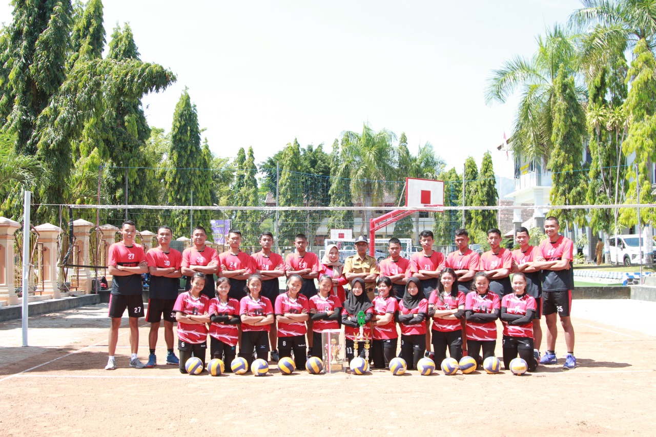 PRESTASI TIM BOLA VOLLY SMKN 1 BADEGAN