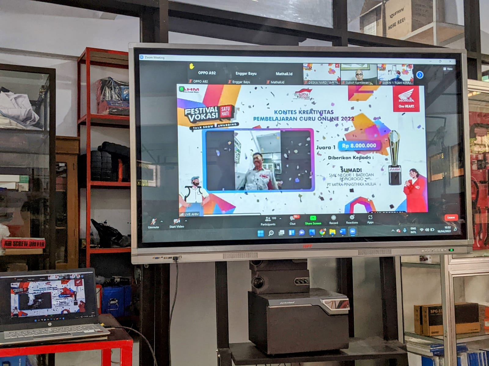 JUARA 1 KONTES KREATIVITAS PEMBELAJARAN GURU ONLINE 2022